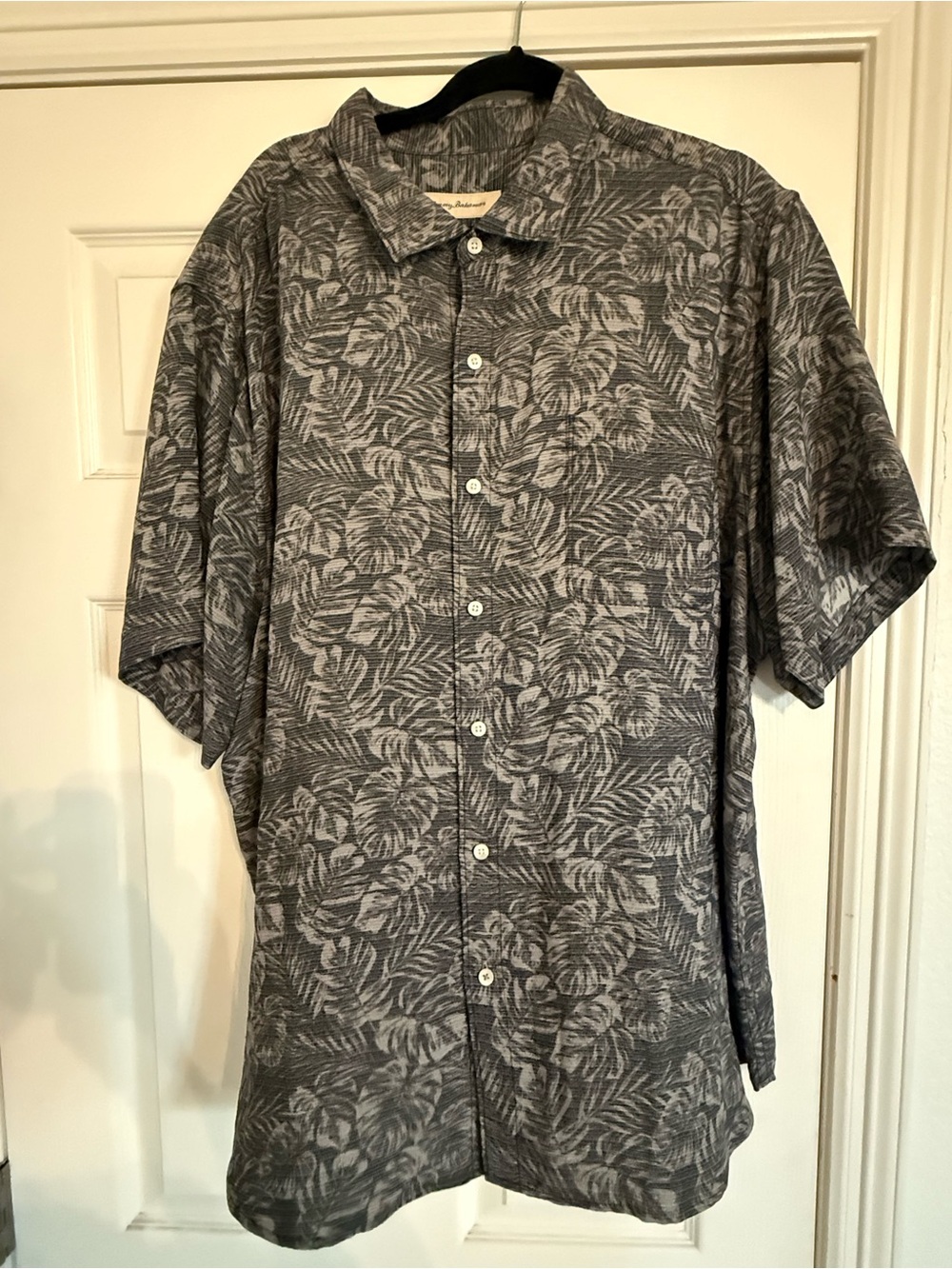 Tommy Bahama Men's Short-Sleeve Button-Up Shirt in Charcoal Gray Floral